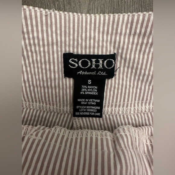 SOHO APPAREL LTD TAN AND WHOTE PINSTRIPE CASUAL SHORTS - Size Small SKU:134 - Picture 2 of 4